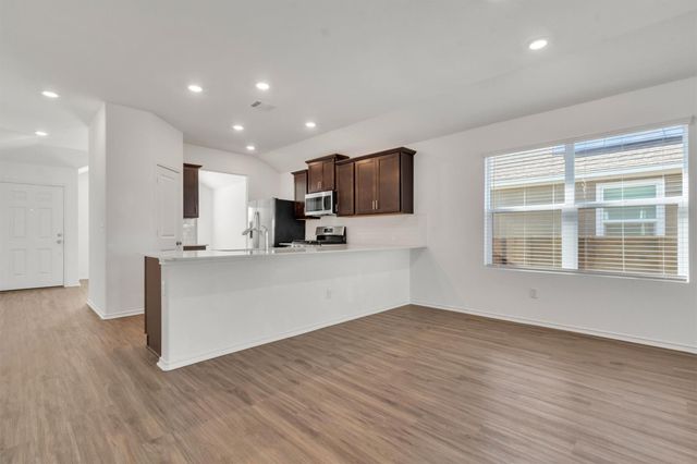 261 Madrid, Kyle, TX 78640