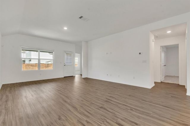 261 Madrid, Kyle, TX 78640