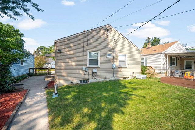 5564 N Mohawk AVENUE, Glendale, WI 53217