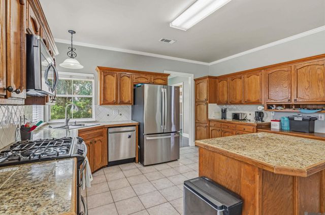 1458 Basswood Dr, Denham Springs, LA 70726