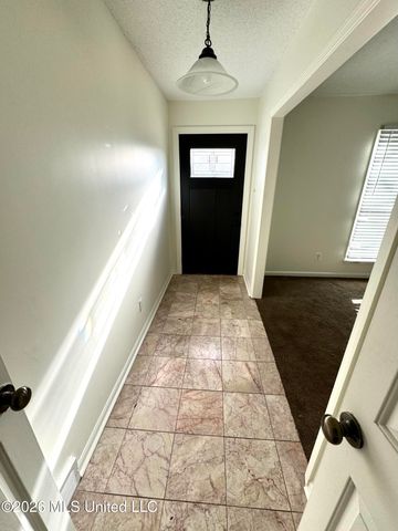 8761 Chesterfield Drive, Southaven, MS 38671