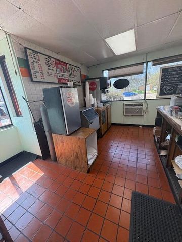 916 North Avenue, Pennfield Twp, MI 49017
