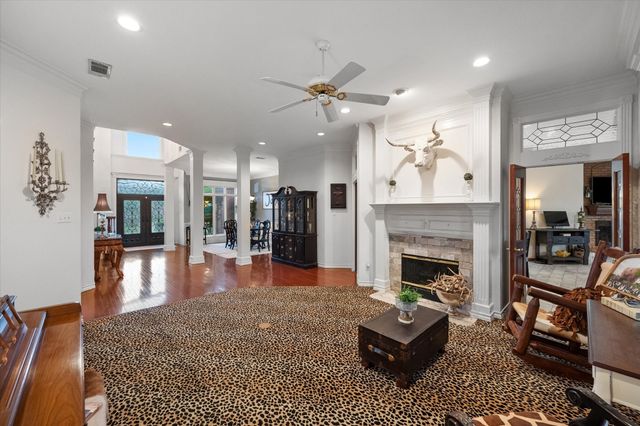 719 Morningside Drive, Mansfield, TX 76063