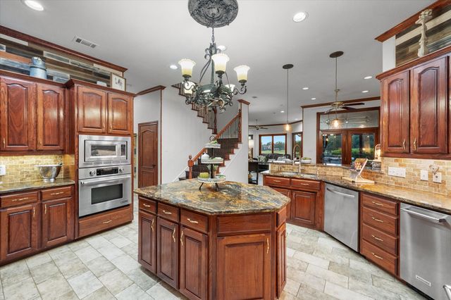 719 Morningside Drive, Mansfield, TX 76063