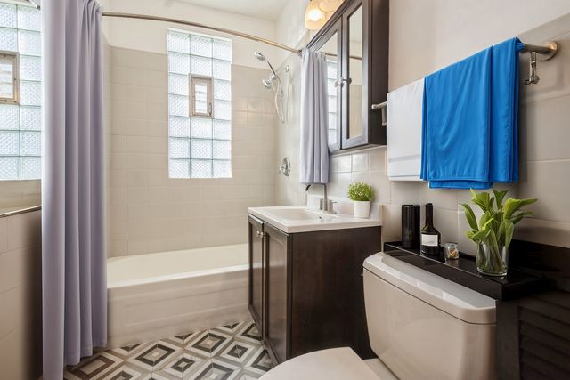 3400 N Keeler Avenue 2, Chicago, IL 60641