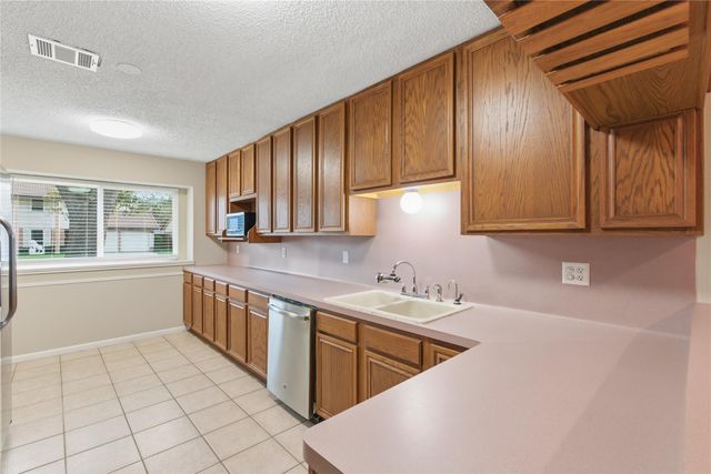 5814 Viking Drive, Houston, TX 77092