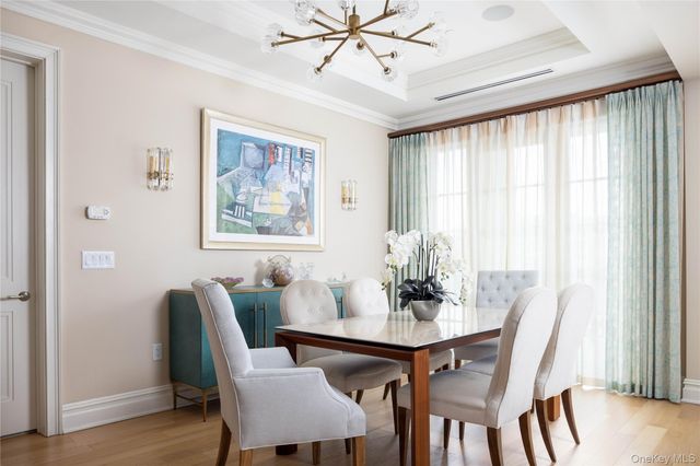 2000 Royal Court 2101, North Hills, NY 11040