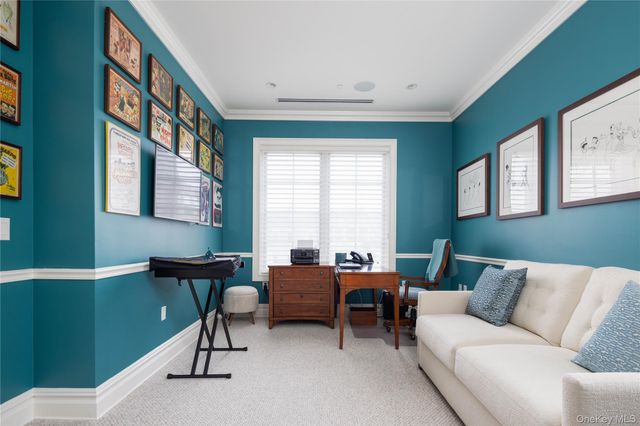 2000 Royal Court 2101, North Hills, NY 11040