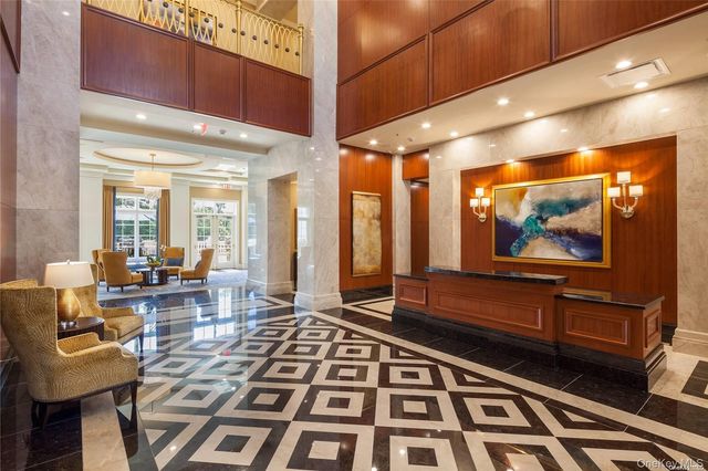 2000 Royal Court 2101, North Hills, NY 11040