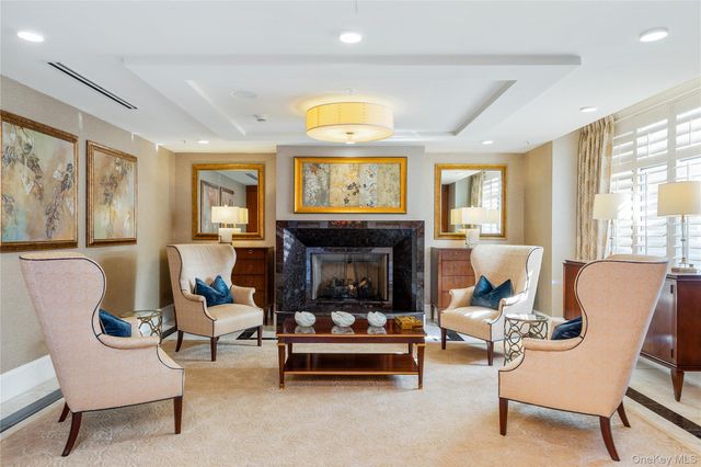 2000 Royal Court 2101, North Hills, NY 11040