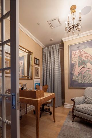 2000 Royal Court 2101, North Hills, NY 11040