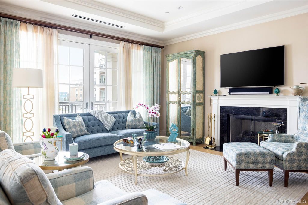 2000 Royal Court 2101, North Hills, NY 11040