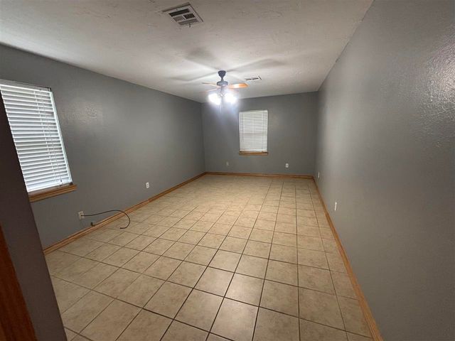 106 Belle Cir, Elgin, OK 73538
