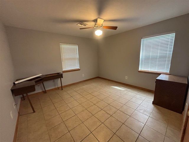 106 Belle Cir, Elgin, OK 73538