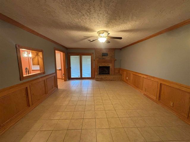106 Belle Cir, Elgin, OK 73538