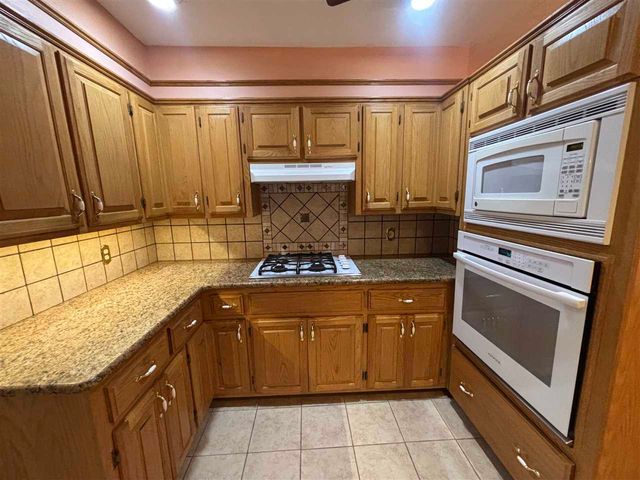 106 Belle Cir, Elgin, OK 73538
