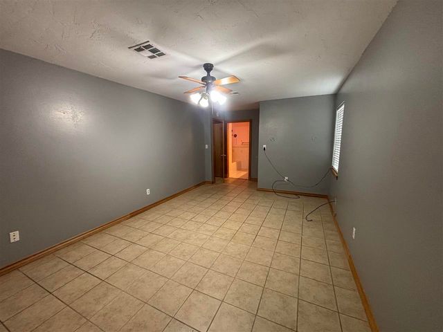 106 Belle Cir, Elgin, OK 73538