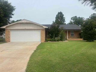 106 Belle Cir, Elgin, OK 73538
