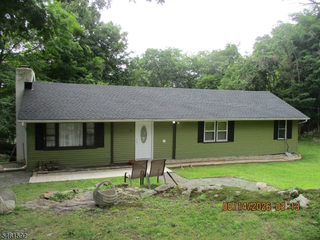 4 Mohawk Trl, Hopatcong Boro, NJ 07821