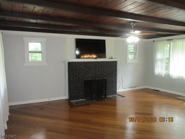 4 Mohawk Trl, Hopatcong Boro, NJ 07821