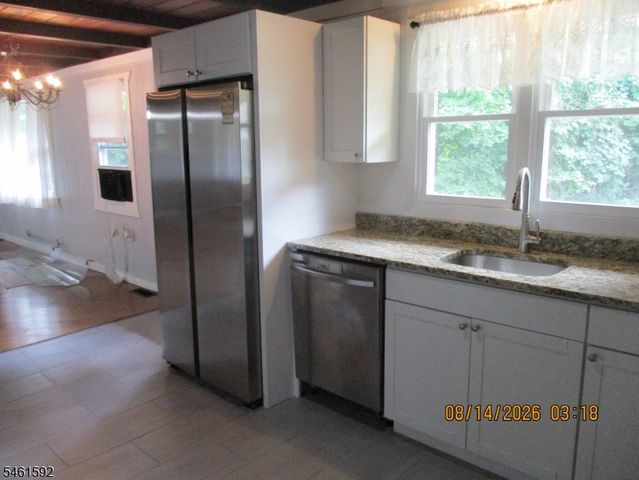 4 Mohawk Trl, Hopatcong Boro, NJ 07821