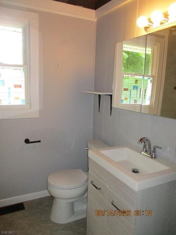 4 Mohawk Trl, Hopatcong Boro, NJ 07821