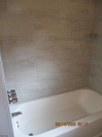 4 Mohawk Trl, Hopatcong Boro, NJ 07821