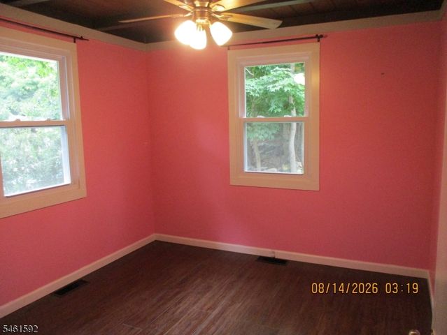4 Mohawk Trl, Hopatcong Boro, NJ 07821