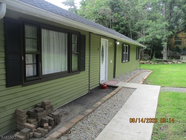 4 Mohawk Trl, Hopatcong Boro, NJ 07821