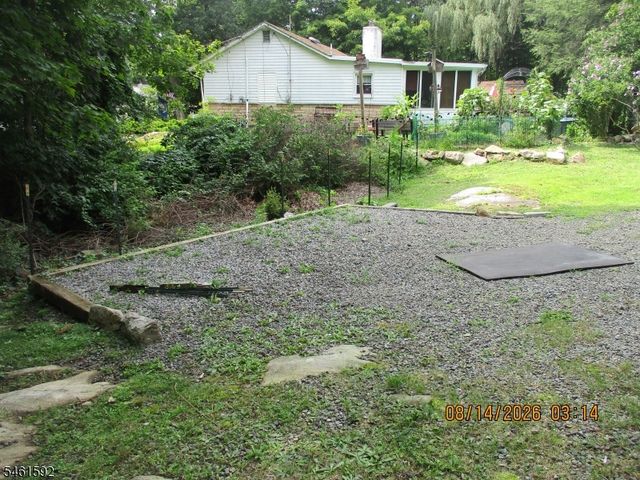 4 Mohawk Trl, Hopatcong Boro, NJ 07821