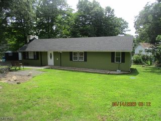 4 Mohawk Trl, Hopatcong Boro, NJ 07821