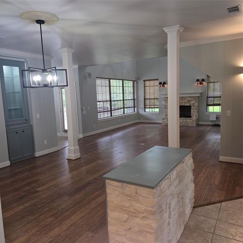 560 Lake Grove Drive, Coldspring, TX 77331