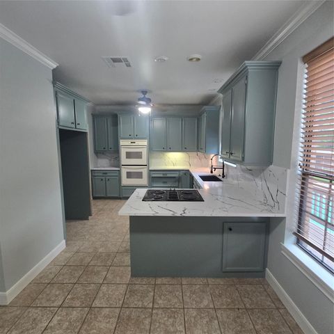560 Lake Grove Drive, Coldspring, TX 77331