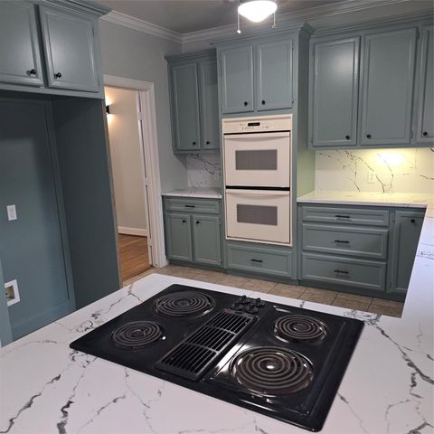 560 Lake Grove Drive, Coldspring, TX 77331