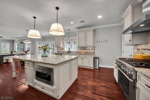1233 Poplar Ave, Mountainside Boro, NJ 07092