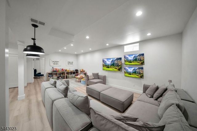 1233 Poplar Ave, Mountainside Boro, NJ 07092