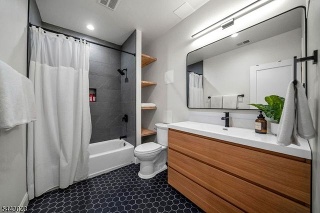 1233 Poplar Ave, Mountainside Boro, NJ 07092