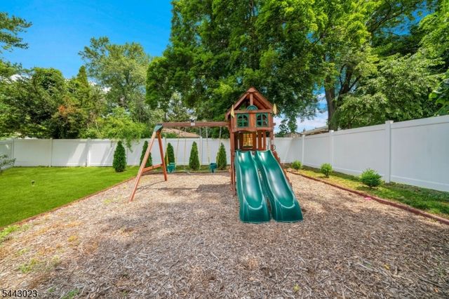 1233 Poplar Ave, Mountainside Boro, NJ 07092