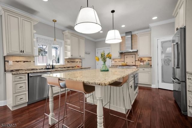 1233 Poplar Ave, Mountainside Boro, NJ 07092