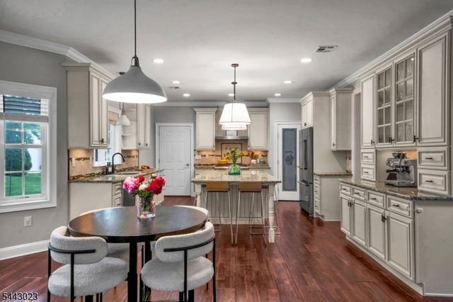 1233 Poplar Ave, Mountainside Boro, NJ 07092