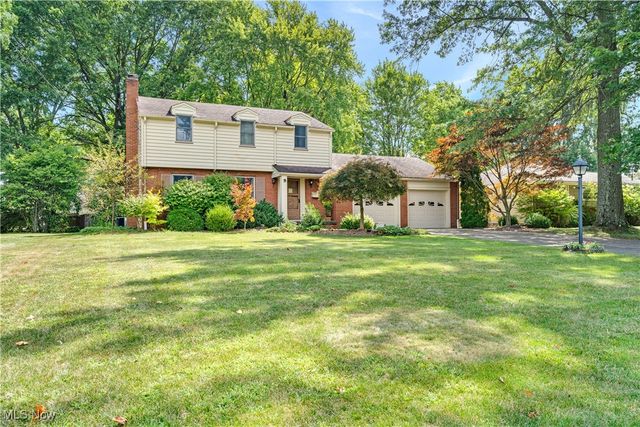 8351 Chesterton Drive, Youngstown, OH 44514