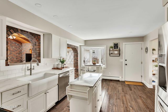 15 Apple Tree Lane, Clifton Park, NY 12065