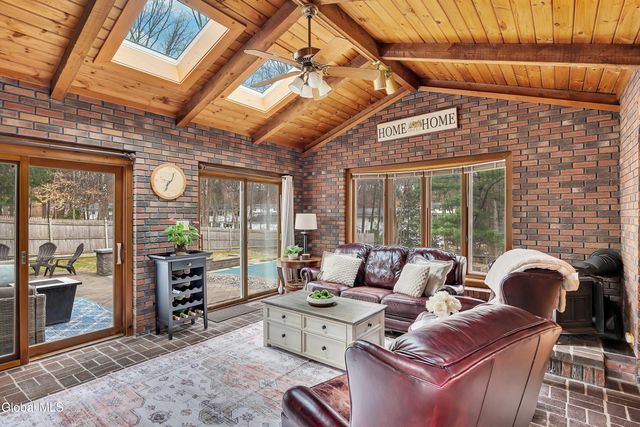 15 Apple Tree Lane, Clifton Park, NY 12065