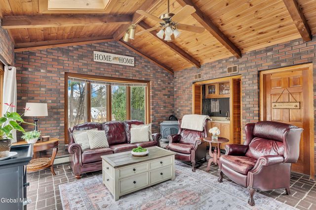 15 Apple Tree Lane, Clifton Park, NY 12065