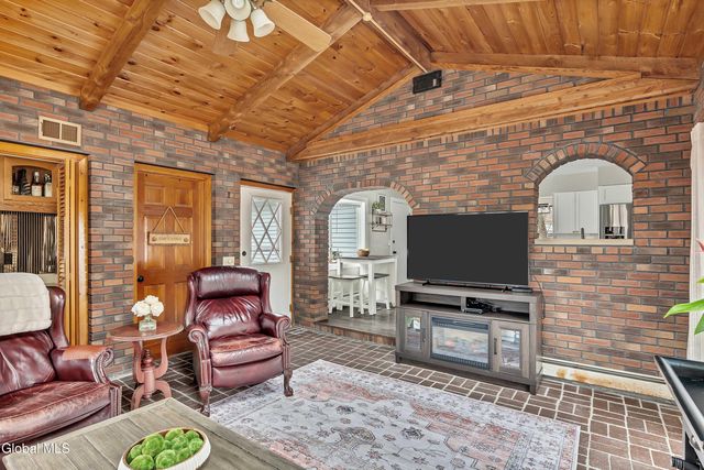 15 Apple Tree Lane, Clifton Park, NY 12065