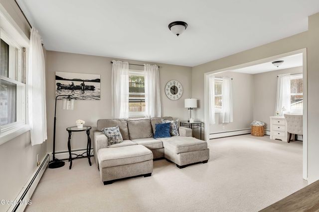 15 Apple Tree Lane, Clifton Park, NY 12065