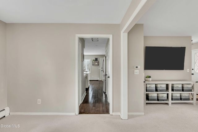 15 Apple Tree Lane, Clifton Park, NY 12065