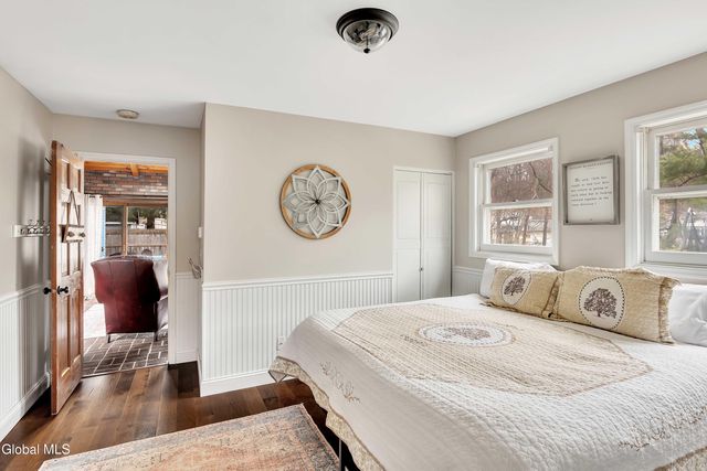 15 Apple Tree Lane, Clifton Park, NY 12065