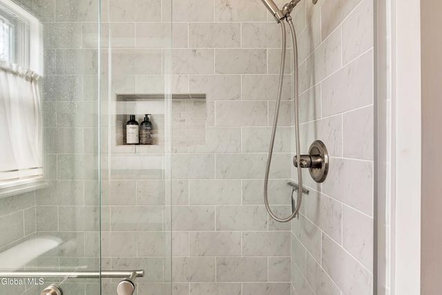 15 Apple Tree Lane, Clifton Park, NY 12065