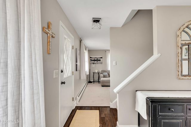 15 Apple Tree Lane, Clifton Park, NY 12065